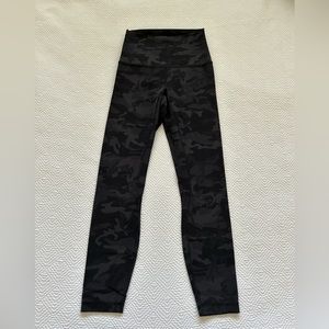 Lululemon high-waisted Camo Deep Coal Multi print yoga legging 28” inseam
